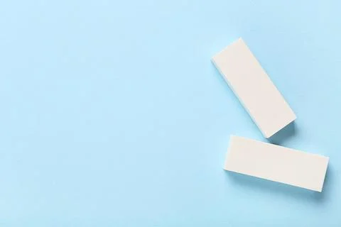 White rubber erasers on blue background, closeup 库存照片