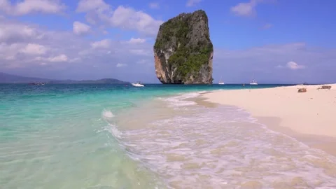 White sand beach and iconic limestone rock in Krabi, Thailand 動画素材 345592781