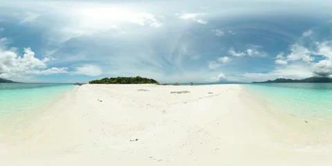 White sand beach in Camiguin, Philippines. Mantigue Island. Virtual Reality 360. 動画素材 251947819