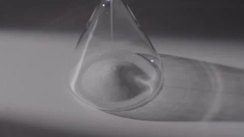 White Sand Trickle Through Glass Hourglass Neck Macro Close-up 動画素材 336550070