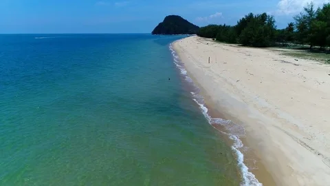 White sandy beach shot during mid day. Video stock 79936847