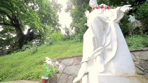 White sculpture shooting with slider Stock Footage 70109732