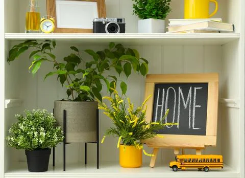 White shelving unit with different decorative elements Foto stock