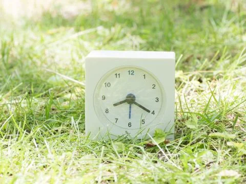 White simple clock on lawn yard, 8:20 eight twenty Foto stock