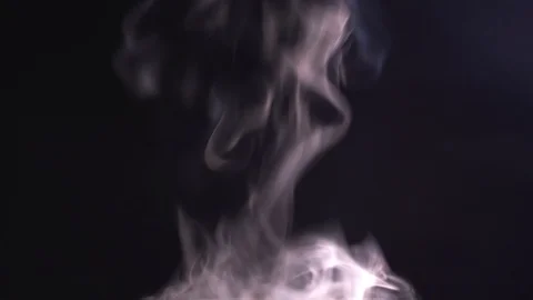 White smoke on a black background Vídeos de archivo 127357926