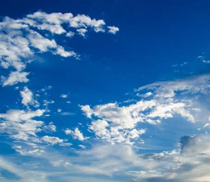 White sparse clouds over blue sky Stock-Fotos