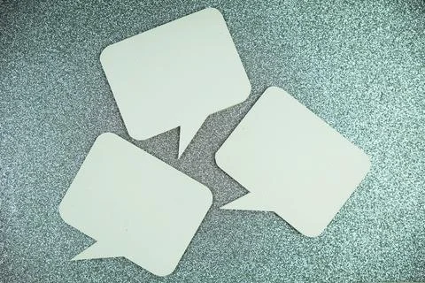 White Speech bubble mockup top view on silver glitter background Foto stock