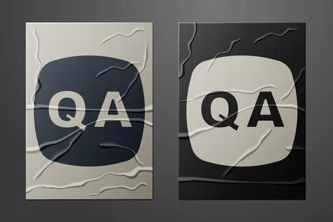 White Speech bubbles with Question and Answer icon isolated on crumpled paper Illustrazione stock