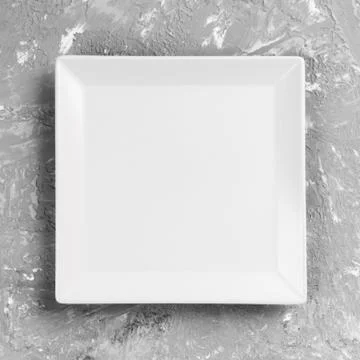 White square Plate on grey table background. Perspective view Foto stock