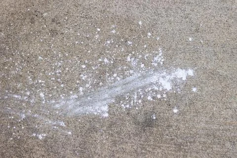 White stain marks on concrete surface with textured pattern Stockfoto's