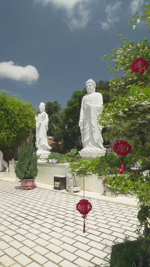 White statues of Buddha at Chua Da Bao, Nha Trang Stock Footage 306115016