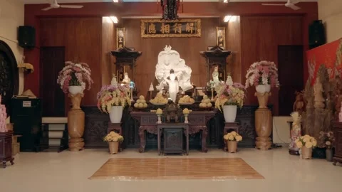 White statues of Buddhas and Bodhisattvas in Chua Phap Hoa  Buddhist temple Stock-Footage 330894232