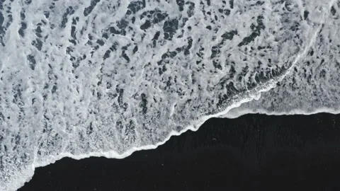 White Surf On Black Sand Beach 库存影片 144133380