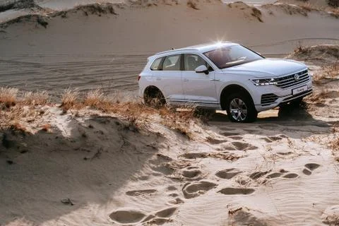 White SUV in the desert Stock Photos