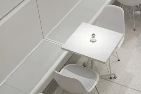 White Table and Chairs Foto stock