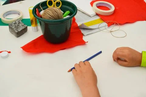 White table with various tools for child's crafts and creativity. Foto stock