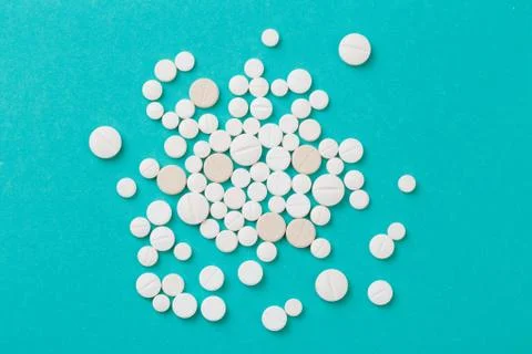 White  tablets on blue  background - Image Stock Photos