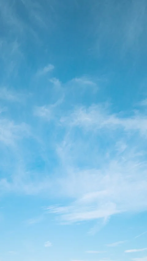 White Thin Clouds in Blue Sky in Summer (Vertical, Time-Lapse) 스톡 동영상 313518780