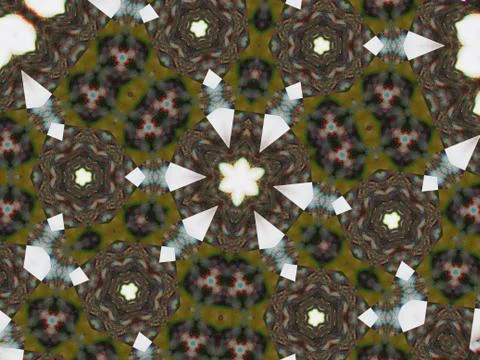 The white triangle figures highlighted on brown and green kaleidoscope textur Foto stock