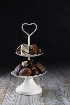 White two tier serving tray full of sweet confectionery with chocolates Foto stock