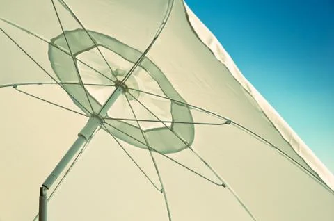 White umbrella in a beach Foto stock