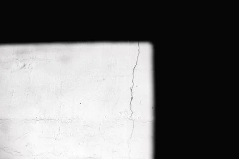 White wall with crack Stockfoto's
