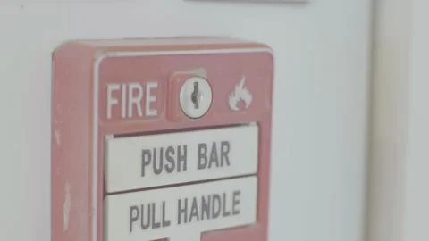 On a white wall a fire emergency handle is displayed so people can Vidéo 138088995