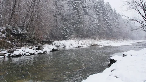 White water river in winter. World covered in snow. Video stock 104631788