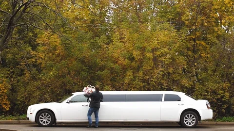 White wedding limo 库存影片 95020021