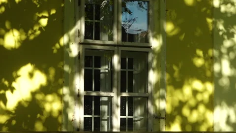 White window of old yellow colored building slow motion Vídeo Stock 288951908