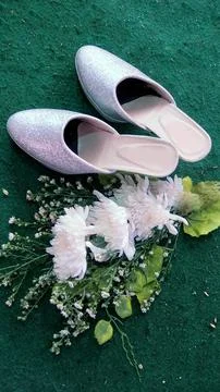 White women's wedding shoes to complement the wedding dress Foto stock