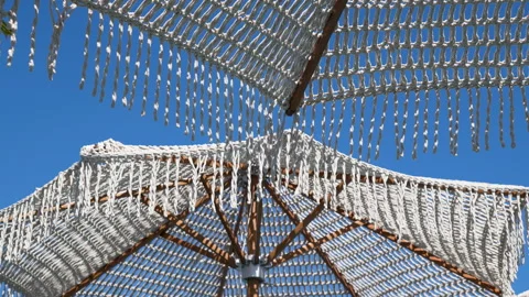 White Woven Cotton Macrame Beach Parasol 库存影片 337964730