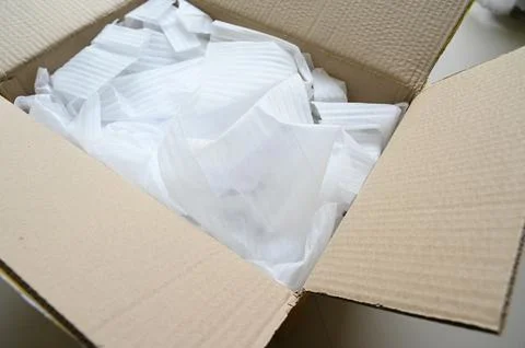 White wrap bubble put in brown box Foto stock