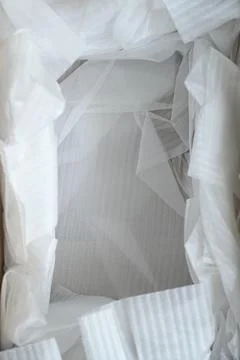 White wrap bubble put in brown box Foto stock