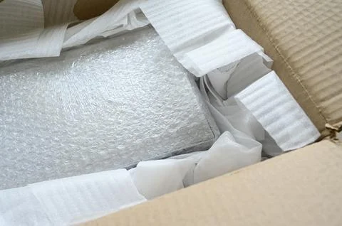 White wrap bubble put in brown box Foto stock