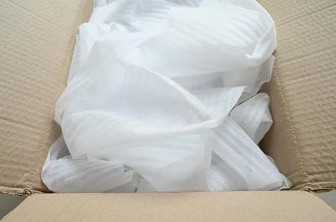 White wrap bubble put in brown box Foto stock