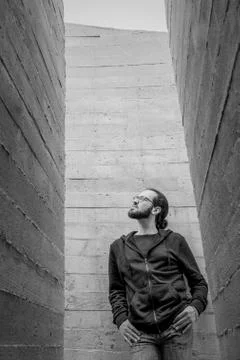 White young handsome man standing near the wall and look up. Portrait of fash Foto stock