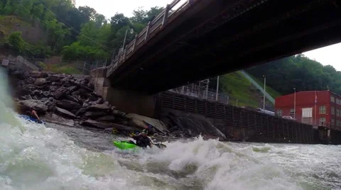 Whitewater kayaker paddling on Ocoee River in Ducktown, Tennessee USA 動画素材 47335793