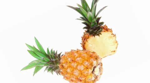 Whole and half pineapples Vídeos de archivo 25164420
