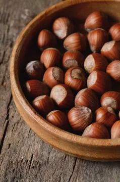 Whole brown hazelnuts Foto stock