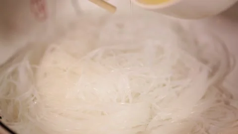The whole process of soaking bubbles in boiling water to make fans (3) Stock Footage 202259020