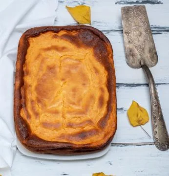 Whole rectangular pie of cottage cheese and pumpkin 스톡 사진