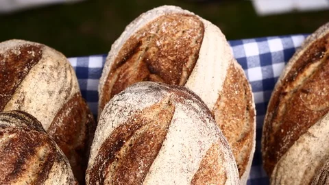 Wholewheat nice bread, close-up 動画素材 102662447