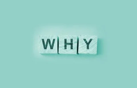 WHY cube blocks arranged on yellow background. Cause and consiquence concept 库存照片