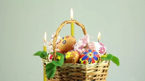 A wicker basket with candles and Easter eggs revolves 動画素材 74425441
