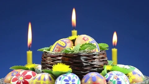 A wicker basket with candles and Easter eggs revolves Видео 74472623