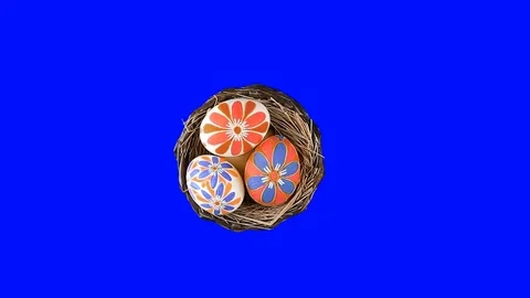A wicker basket with Easter eggs rotates around its axis. PNG+Alpha 動画素材 74171379