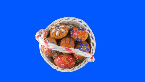 A wicker basket with Easter eggs rotates around its axis. 動画素材 74232473