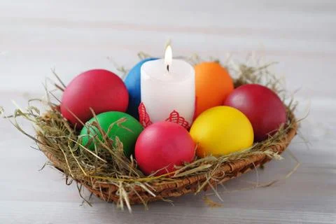 In the wicker basket lie Easter eggs Stock Photos
