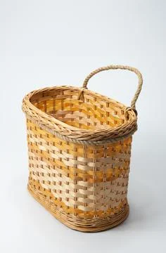 Wicker basket made by the master is placed on the wall Foto stock